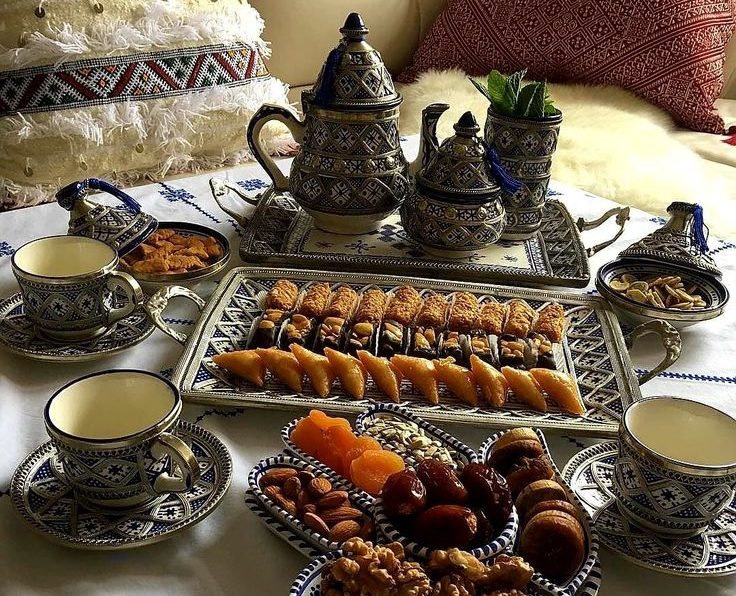 Moroccan Table Settings: Elevating Dining Experiences with Handmade Elegance