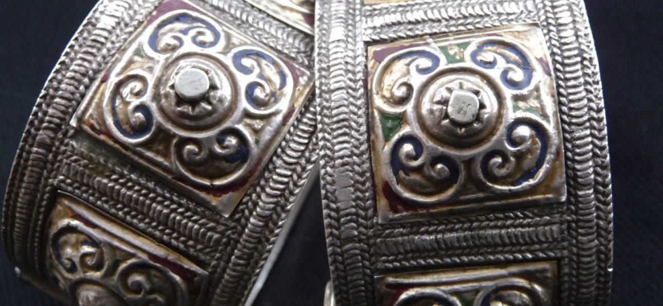 The Allure of Moroccan Silver Jewelry: Symbols and Stories of Tradition